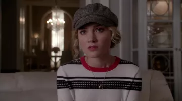El pequeño suéter a rayas de cuello rojo de Grace en Scream Queens