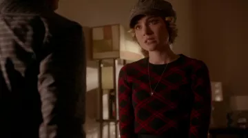 El pequeño suéter de tartán de Grace en Scream Queens