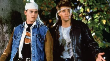 The t-shirt Harley Davidson of Officer Thomas Hanson (Johnny Depp) in the series 21 Jump Street