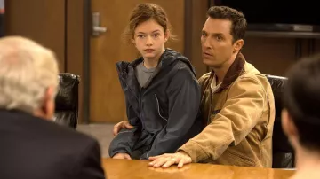 le blouson marron Carhartt de Joseph Cooper (Matthew McConaughey) dans Interstellar