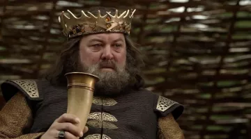 La couronne de King Robert Baratheon (Mark Addy) dans Game of Thrones (Saison 1)