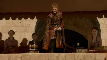 La couronne de Joffrey Baratheon (Jack Gleeson) dans Game of Thrones S02E01