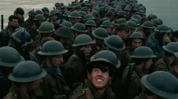 Le casque de soldat anglais dans Dunkirk