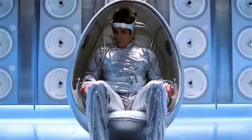 The chair Ovalia Derek Zoolander (Ben Stiller) in Zoolander
