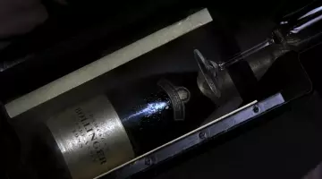 La bouteille de champagne Bollinger 1998 dans GoldenEye