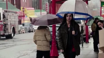The umbrella transparent Vanessa Carlysle (Morena Baccarin) in Deadpool