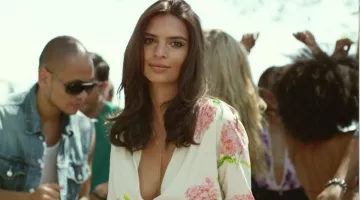 The flower dress of Sophie (Emily Ratajkowski) in We are your friends