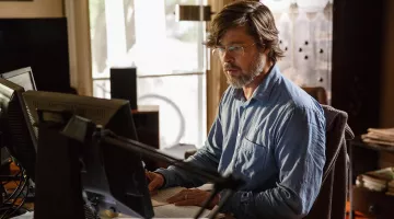 Les lunettes de vue de Brad Pitt dans The Big Short