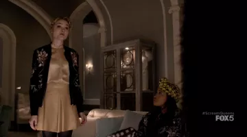 Falda beige de Grace Gardner en Scream Queens