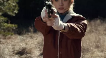 Red jacket Nancy Wheeler (Natalia Dyer) in STRANGER THINGS