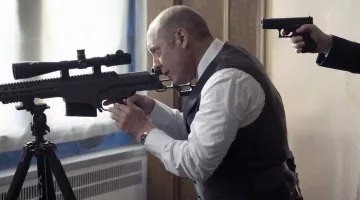 El reloj Rolex GMT Master 'Pepsi' de Raymond Reddington (James Spader) en la serie The Blacklist (S03E23)