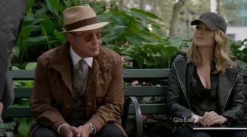 La chaqueta marrón Loro Piana de Raymond Reddington (James Spader) en The Blacklist