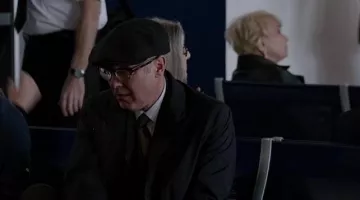 El abrigo azul de Loro Piana de Raymond Reddington (James Spader) en The Blacklist