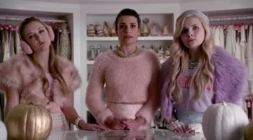 El suéter peludo rosa de Lea Michele en Scream Queens