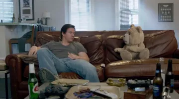 La verdadera camiseta de James Perse de Mark Wahlberg en Ted 2