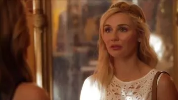 The t-shirts in white Scarlett O'connor (Clare Bowen) in Nashville