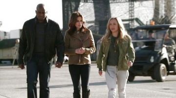 Chaqueta actual de Juliette Barnes (Hayden Pannettiere)/Elliott Khaki en Nashville S02E21