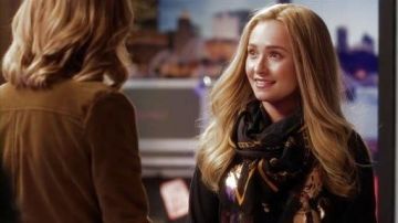 Bufanda de Juliette Barnes (Hayden Pannettiere) en Nashville