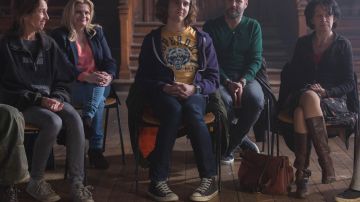 Les sneakers grises de Vincent (Thomas Solivérès) dans Mon Poussin
