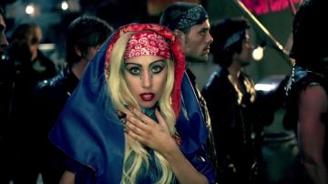 The red bandana of Lady Gaga in the clip Judas