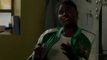 Le bomber vert de Taystee Jefferson (Danielle Brooks) dans Orange Is The New black S5E3