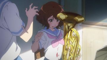 Le cosplay de l'uniforme scolaire d'été de Oumae dans Hibike! Euphonium