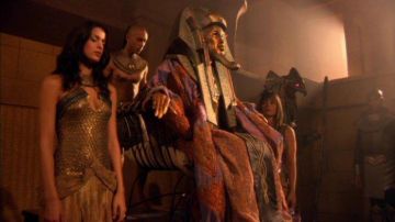 La réplica de la máscara de Ra's (Jaye Davidson) en Stargate: Stargate