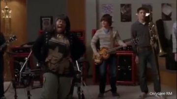 El trombonne visto en Glee cuando Mercedes canta Hell al no