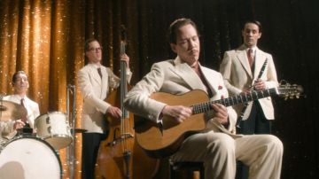 The classical guitar of Django Reinhardt (Reda Kateb) in Django