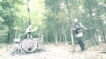 The guitar seen in the video for Twenty one pilots Ride