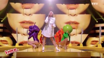 The white Converse of Katy Perry in The Voice