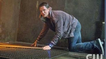 The Converse of Stephen Jameson (Robbie Amell) in The Tomorrow People