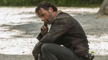 Le blouson de Rick Grimes (Andrew Lincoln) dans The Walking Dead S07E01