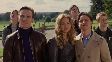 Chaqueta de cuero marrón de Magneto/Erik Lensherr (Michael Fassbender) en X-men: The Beginning