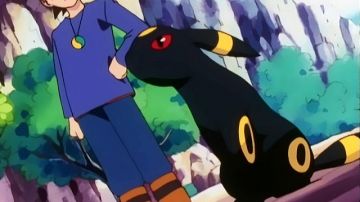 UNE REPLIQUE D'UNE PELUCHE DE NOCTALI DANS POKEMON