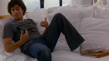 The low white Converse shoes worn by Vincent Chase (Adrian Grenier) in the series Entourage