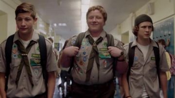 Mochila Herschel de Carter (Logan Miller) en Zombie Apocalypse Survival Manual