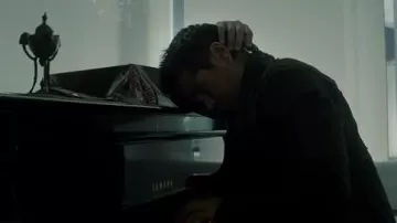 The Yamaha grand piano of Douglas Quaid (Colin Farrell) in Total Recall