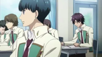 Le cosplay de l'uniforme de Shu Kuga dans Kōkō Hoshi Kageki