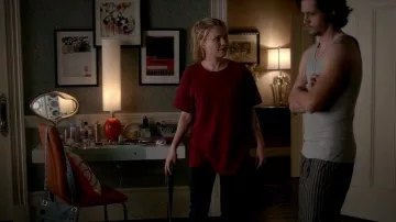 Jessica Hamby's (Deborah Ann Woll) Crema para la piel seca de Pond en True Blood S07E04