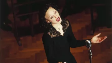 El micrófono vintage de Édith Piaf (Marion Cotillard) en La Môme