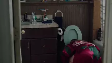 Adam’s Axe styling gum in Girls S06E08