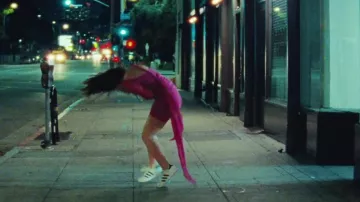 Zapatos Adidas Superstar usados por Lorde en luz verde