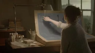 La lámpara de escritorio Tolomeo vista en Black Mirror