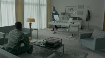 La silla de oficina Eames vista en Black Mirror