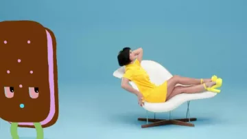 Sandals yellow of Katy Perry in the clip This is how we do