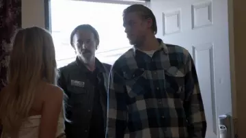 La chemise à carreaux de Jax Teller (Charlie Hunnam) dans Sons of Anarchy S05E04