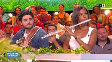 La flûte traversière de Karine Le Marchand dans touche pas à mon poste #TPMP du 19/06/2017
