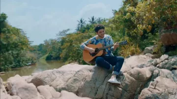 Las zapatillas Converse de TIBZ en el clip On n'est bien là?