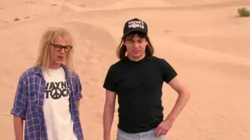 Le t-shirt noir de Wayne Campbell (Mike Myers) dans Wayne's World